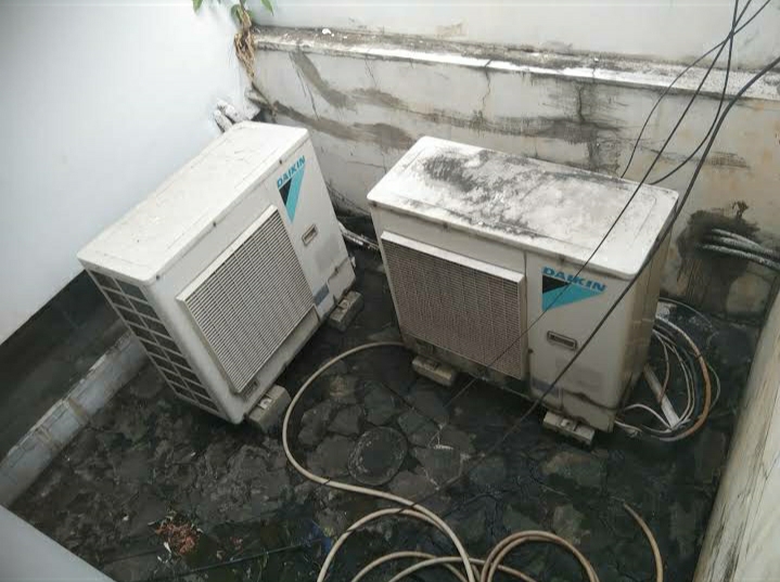 Outdoor AC usang